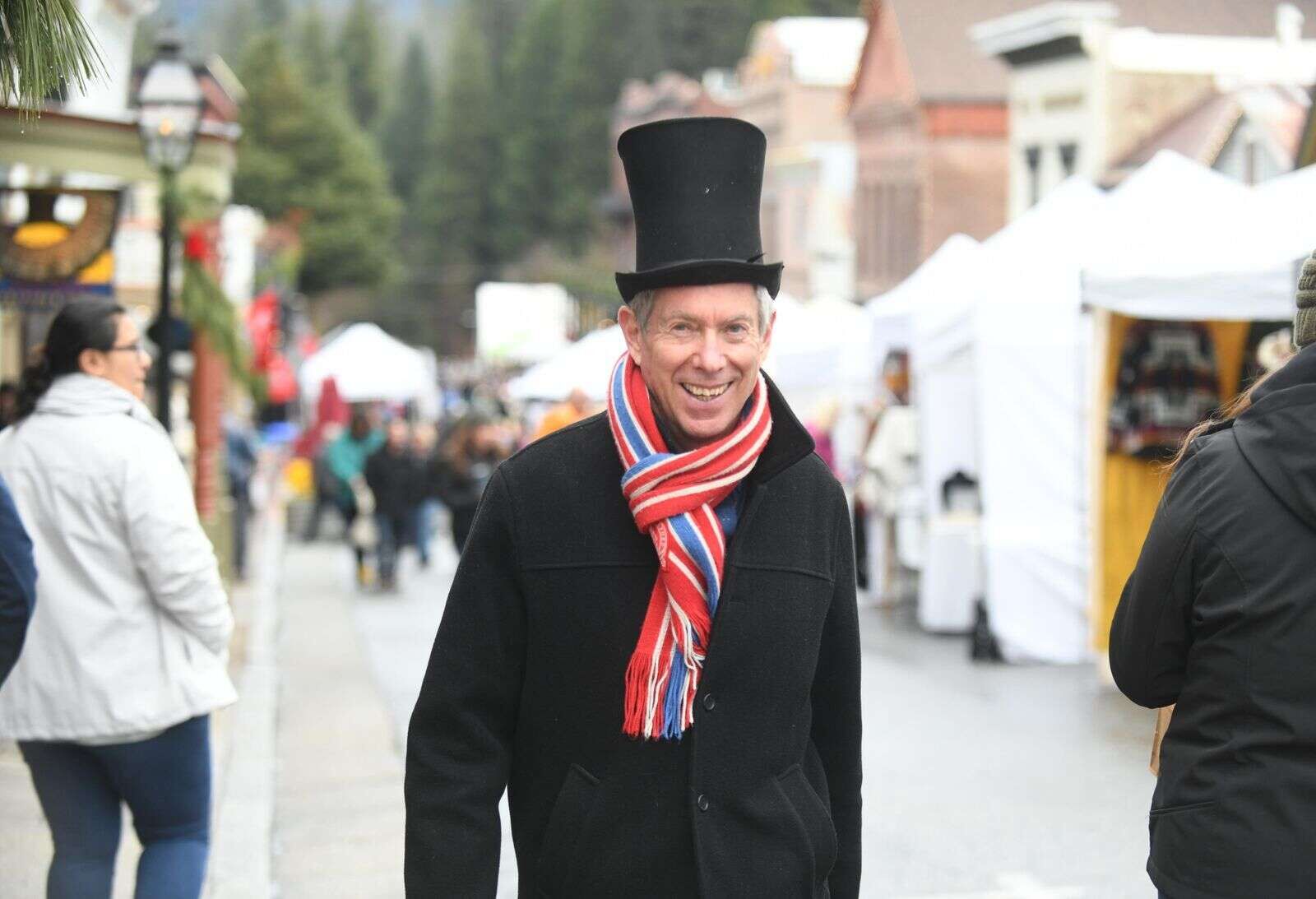 Come rain or shine: Victorian Christmas continues holiday street faire tradition